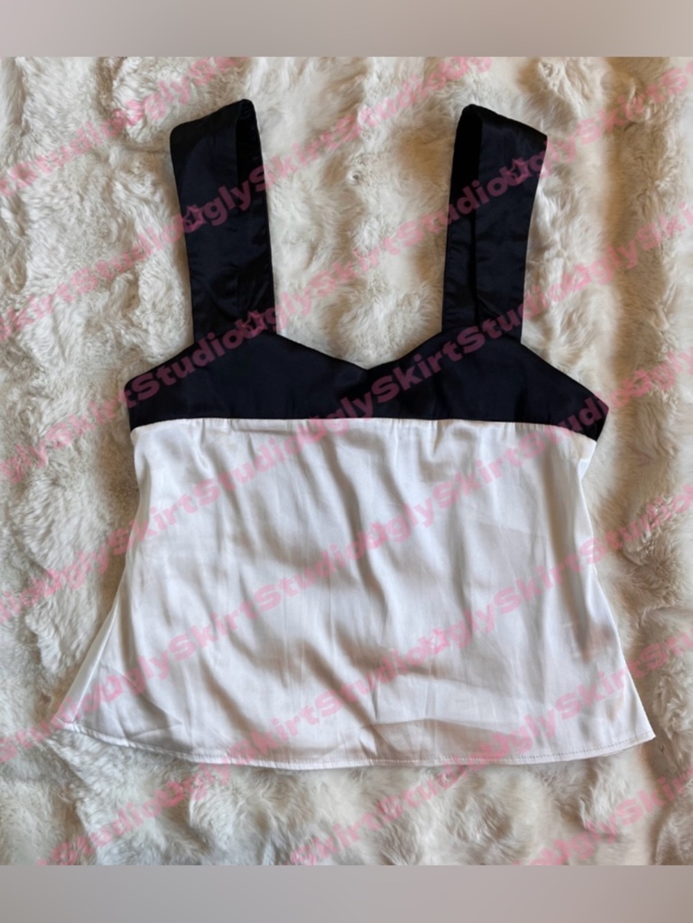 SHEIN Black and White Contrast Trim Top